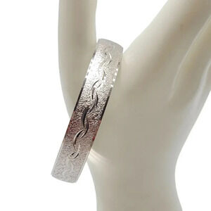 Trifari Textured Silver Tone Wave Etch Cut Vintage Bangle Bracelet Size Medium